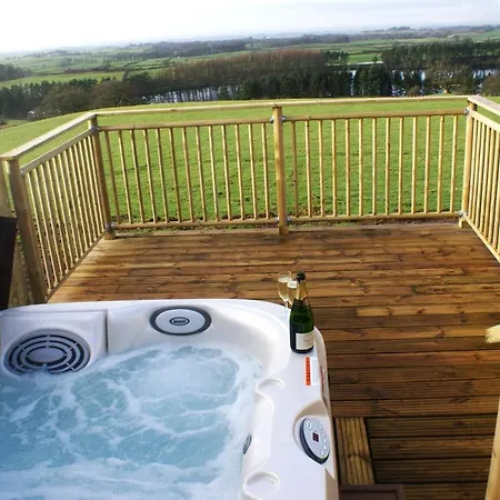 Gill Hot Tub Holiday home *