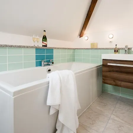 Gill Hot Tub * Brampton (Cumbria)